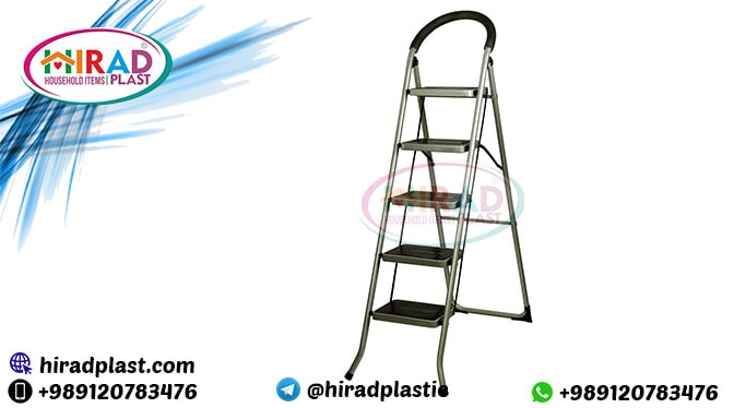 Folding aluminium ladder