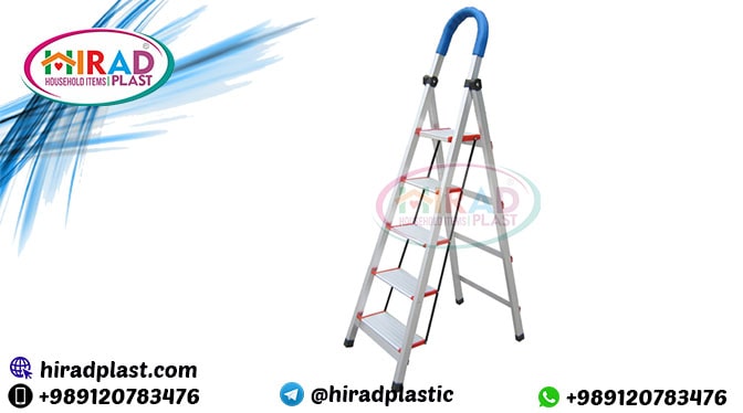 Folding aluminium ladder